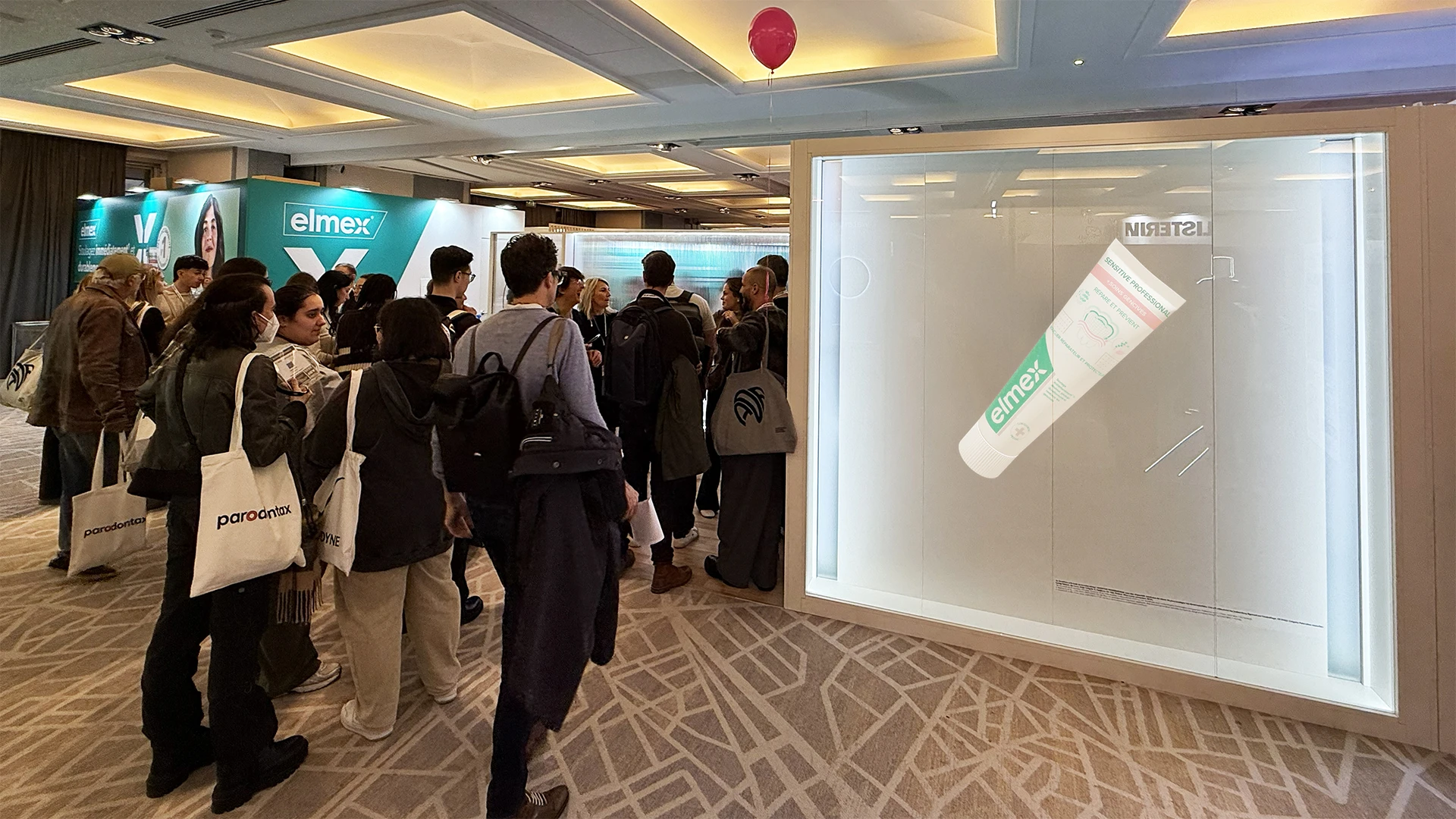 Hologramme géant ELMEX / Colgate sur une hélice holographique